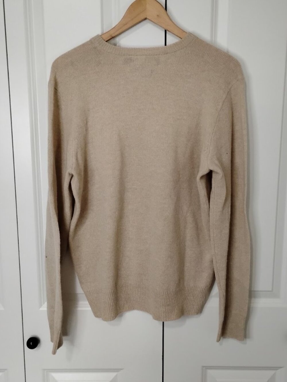 Polo by Ralph Lauren Women's Beige LambsWool Pullover Knit V-Neck Sweater Size M - Picture 2 of 5